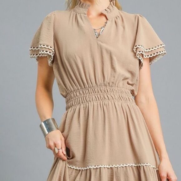 UMGEE Tiered Flutter Sleeve Nuetral Midi Dress  Femme sz Small - Picture 3 of 5